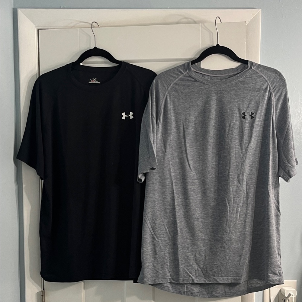 Set of Two Under Armour Men's Black and Gray Short Sleeve Tees Black and Gray